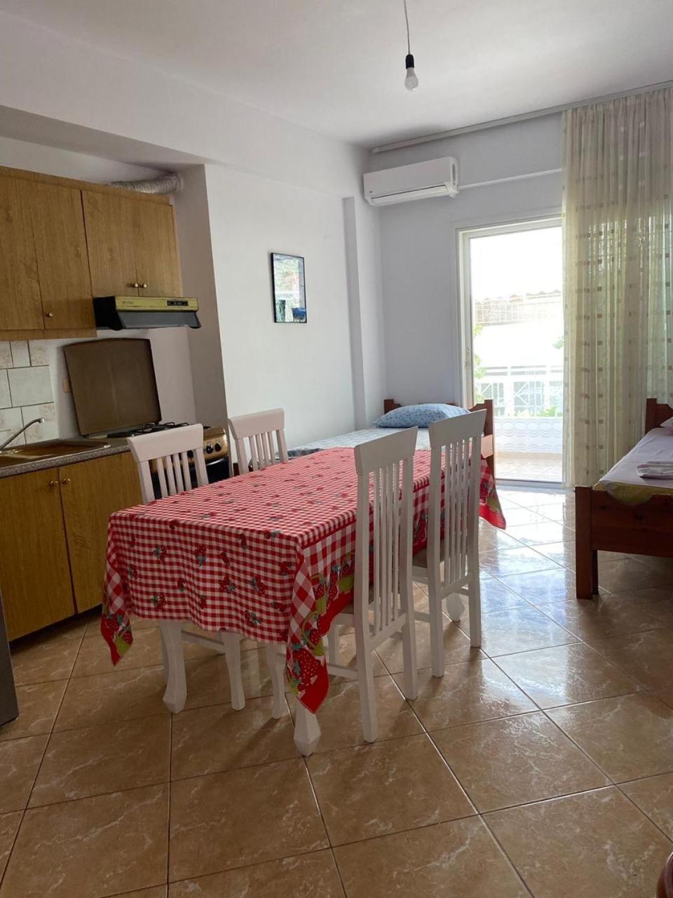 Tulipani Apartments Near Port Sarandë Buitenkant foto